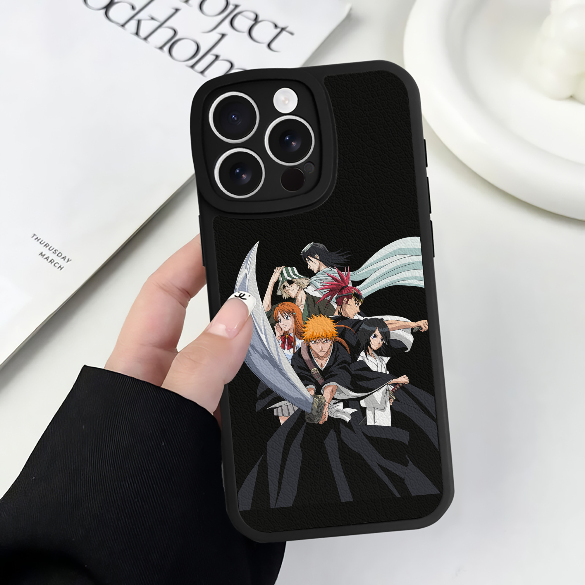 ブリーチ 黒崎一護（くろさき いちご）BLEACH Kurosaki Ichigo 【iPhone 16シリーズ対応】シリコンスマホケース（レザー調） 材質：シリコン
